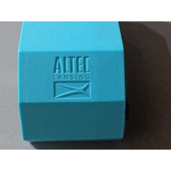 Altec Lansing The Jacket H2O TESTED Good Battery Life Portable Bluetooth Speaker - Picture 5 of 10